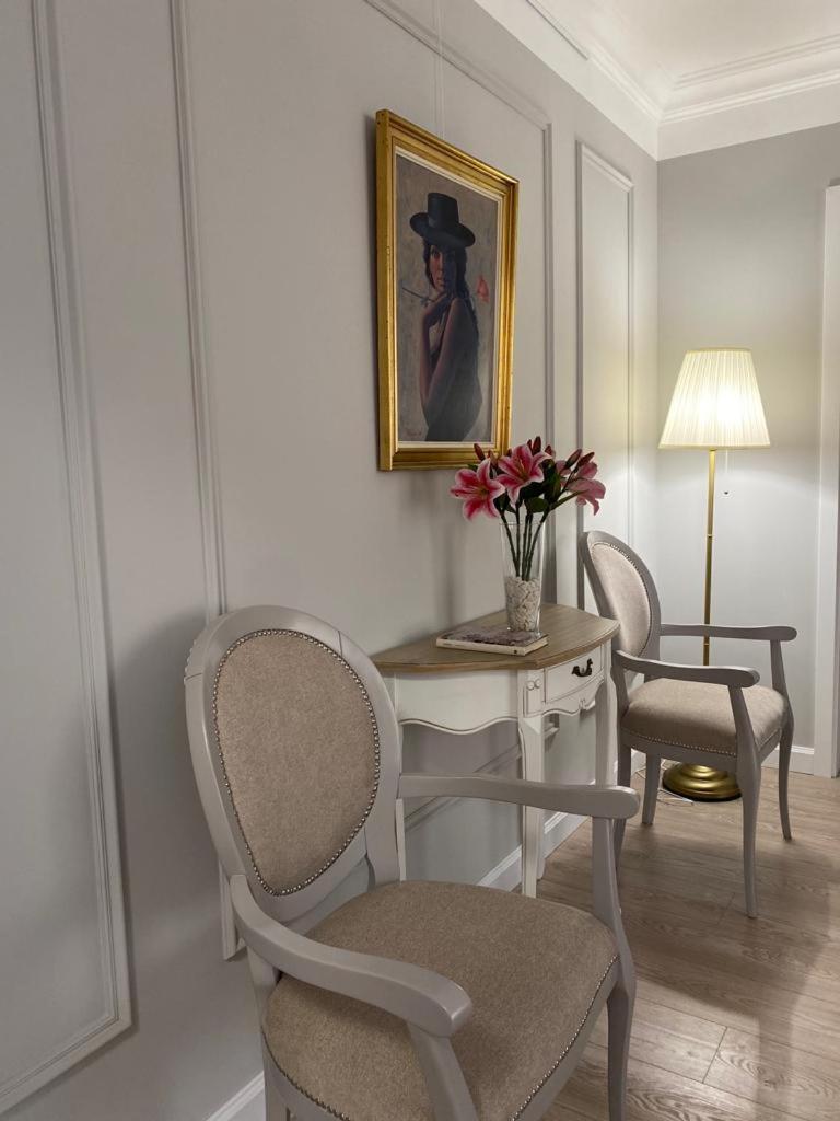 Central Spacious Apartment With Balcony - Alba Carolina Άλμπα Ιούλια Εξωτερικό φωτογραφία