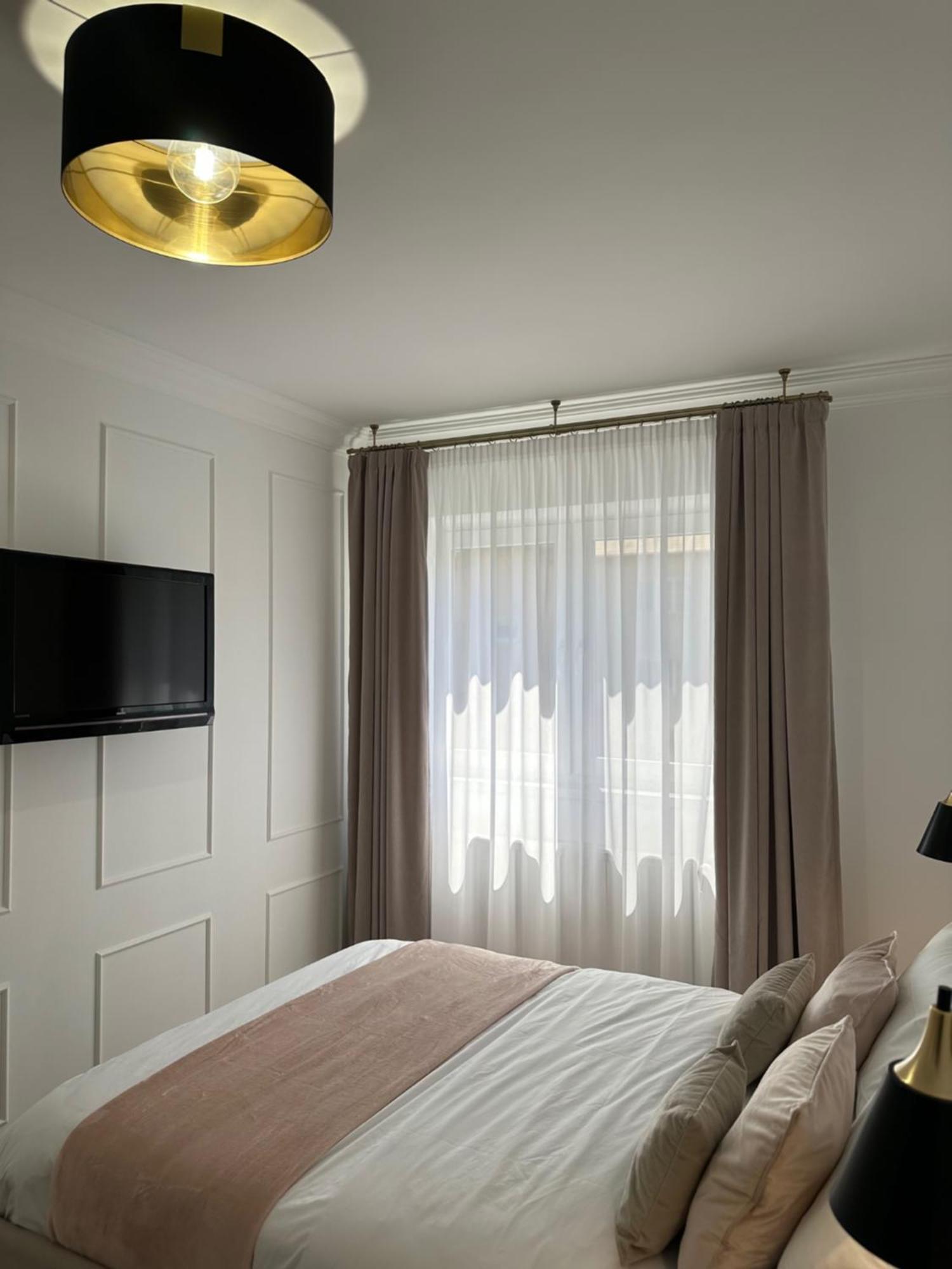 Central Spacious Apartment With Balcony - Alba Carolina Άλμπα Ιούλια Εξωτερικό φωτογραφία