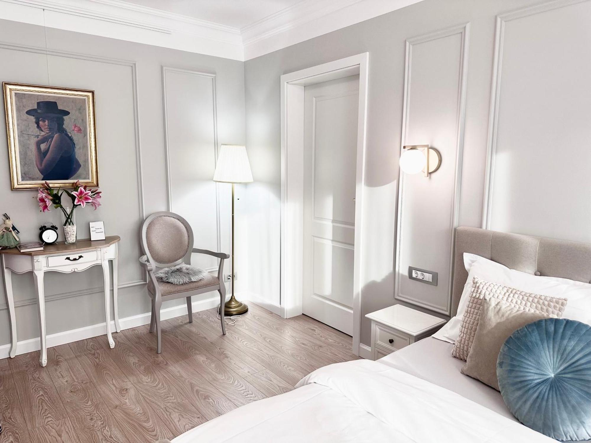 Central Spacious Apartment With Balcony - Alba Carolina Άλμπα Ιούλια Εξωτερικό φωτογραφία